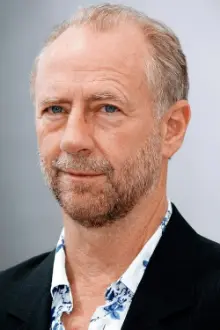 Xander Berkeley como: Tosh