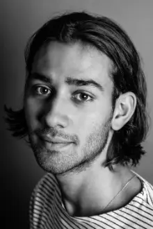 Maxim Baldry como: Stepan