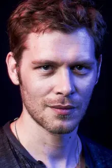 Joseph Morgan como: James Hogg