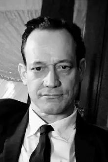 Ted Raimi como: Carl