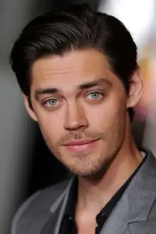 Tom Payne como: Max