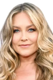 Elisabeth Röhm como: Dr. Chloe Sorenson