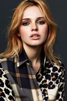 Odessa Young como: Laura