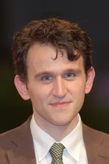 Harry Melling como: Edgar Allan Poe