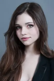 India Eisley como: Alice