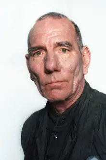 Pete Postlethwaite como: Eric