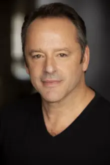 Gil Bellows como: Lt. General Michael Overson