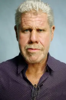 Ron Perlman como: Prentice Stanton