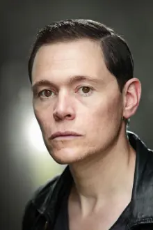 Burn Gorman como: D.S. William Blore