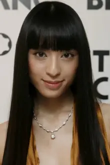 Chiaki Kuriyama como: Sakura Azumi