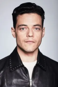 Rami Malek como: Freddie Mercury