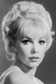 Stella Stevens como: Self (archive footage)