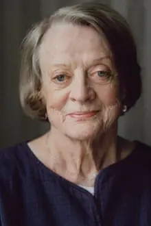 Maggie Smith como: Lady Gresham