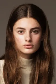 Diana Silvers como: Dahlia Teller