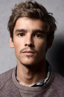 Brenton Thwaites como: 