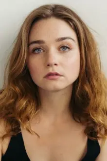 Jessica Barden como: Alice