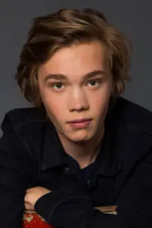 Charlie Plummer como: 