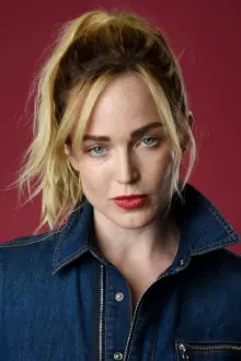 Caity Lotz como: Kaitlin Armstrong