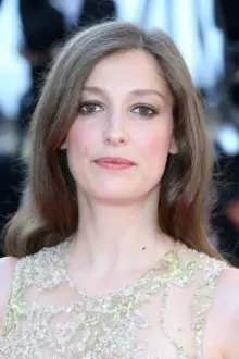 Alexandra Maria Lara como: Brîndușa Herghelegiu