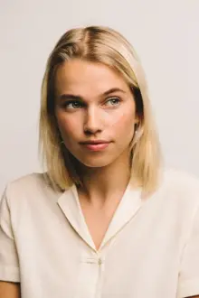 Thea Sofie Loch Næss como: Emerald