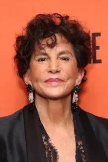 Mercedes Ruehl como: Miss Cooper