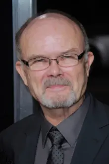 Kurtwood Smith como: Defense Attorney