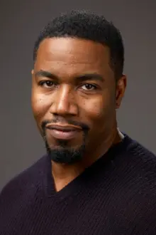 Michael Jai White como: Coach