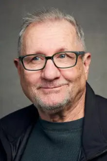 Ed O'Neill como: Det. Jay Brennan