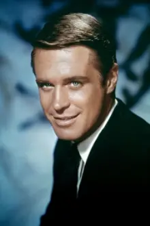 George Peppard como: Pete