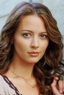 Amy Acker como: Beatrice