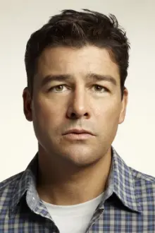 Kyle Chandler como: 