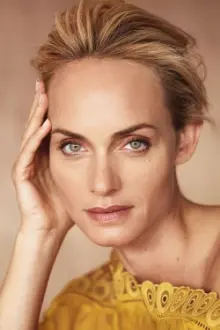 Amber Valletta como: Belisa