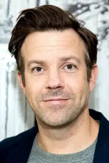 Jason Sudeikis como: Larry Snyder