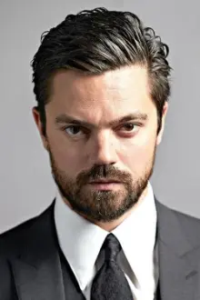 Dominic Cooper como: Ele mesmo