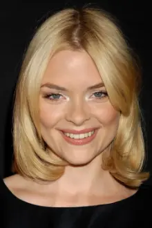 Jaime King como: Dr. Giselle Cohen