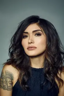 Daniella Pineda como: Kate Grant