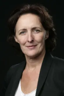 Fiona Shaw como: Ms. Trapper (voice)