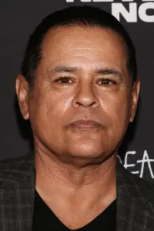 Raymond Cruz como: Sal