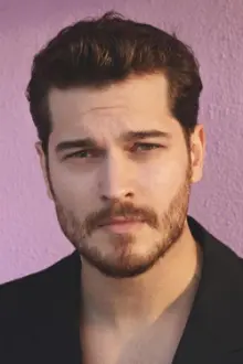 Çağatay Ulusoy como: Sarp Yılmaz