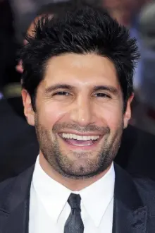 Kayvan Novak como: The Fonejacker