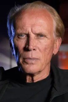 Peter Weller como: Hobie