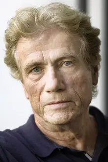 Jürgen Prochnow como: Arnold