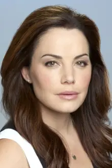 Erica Durance como: Julie