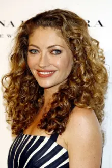 Rebecca Gayheart como: Cassy Winslow