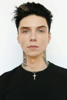 Andy Biersack como: Johnny Faust