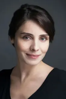 Nur Fettahoğlu como: Simone Levi