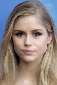 Erin Moriarty como: Marsha Becker