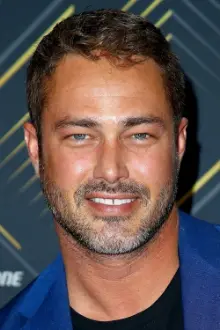 Taylor Kinney como: Eddie