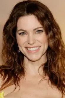 Courtney Henggeler como: Maria