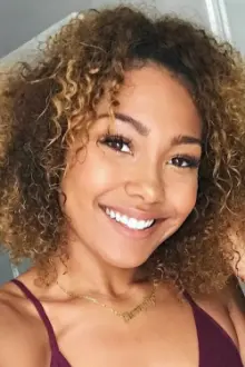 Parker McKenna Posey como: Raven / Heather / Annie